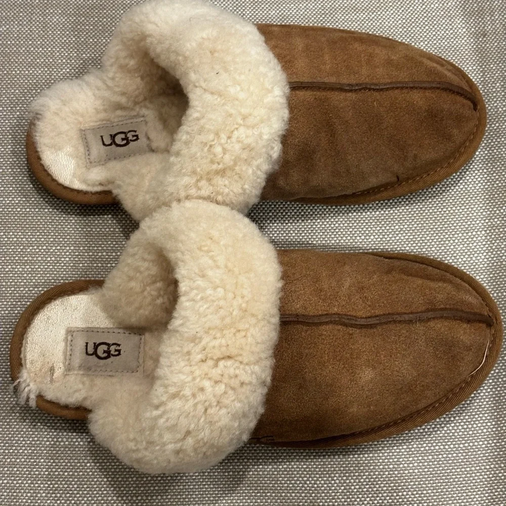 UGG Tan Slippers Size 9 - Picture 2 of 9